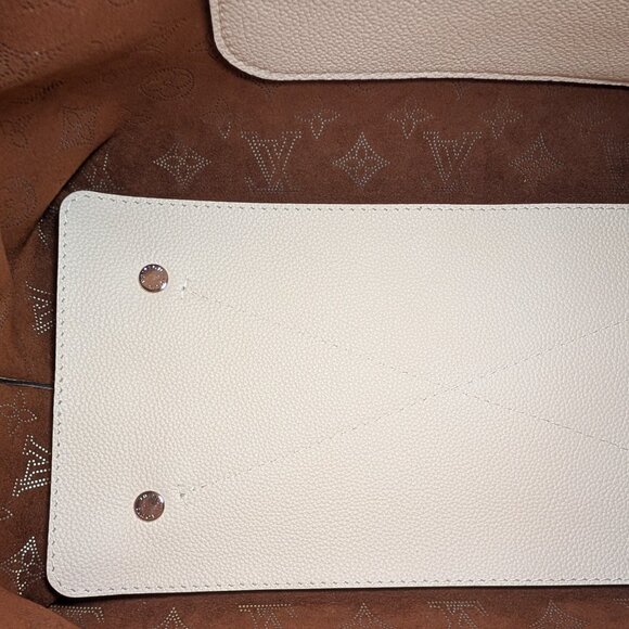 Louis Vuitton Cream Perforated Leather Mahina Babylon GM Hobo Bag - Picture 16 of 16